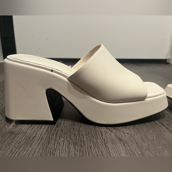 white platform heel - Picture 1 of 8